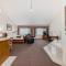 Stony Plain Inn & Suites