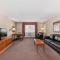 Stony Plain Inn & Suites - Stony Plain