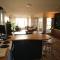 4 Bedroom Home with Sea Views - 旺格努伊