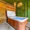 Charming 3BR with Hot Tub Balcony & Wood Stove - جيرنفيل