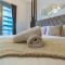 Luxurious one bedroom Apartment with Burj Khalifa View