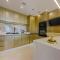 Beachfront Bliss 2BR Apartment in Shams 2 - Dubaj
