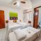 Casas com 2 ou 3 suítes no Residencial Jerusalem 2,frente mar em Coroa Vermelha (BA), condomíonio com piscina, sauna e portaria 24hrs atravessou a rua está no mar.