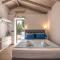 The White House Luxurious & The Little White House - Koukounarás