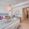 The White House Luxurious & The Little White House - Koukounarás