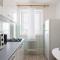 City View Apartment with Private Balcony - بوخارست