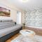 City View Apartment with Private Balcony - بوخارست