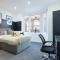 Marlborough Apartment in Prime Location - 4 Bedroom 4 Bathroom - Sleeps 8 - Free Parking, Self-Check-In, Workspace, Fast Wifi and Smart TV by Yoko Property - Coventry