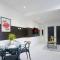 Marlborough Apartment in Prime Location - 4 Bedroom 4 Bathroom - Sleeps 8 - Free Parking, Self-Check-In, Workspace, Fast Wifi and Smart TV by Yoko Property - Coventry