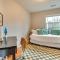 Game Room and Deck Family-Friendly Tumwater Gem - Tumwater