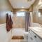 Spacious Home with Fenced Yard 6 Mi to Dtwn Denver! - 恩格尔伍德