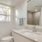 Spacious Home with Fenced Yard 6 Mi to Dtwn Denver! - 恩格尔伍德