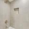 Spacious Home with Fenced Yard 6 Mi to Dtwn Denver! - 恩格尔伍德