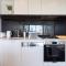 Modern 2B Apartment with City Views - ملبورن