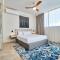 Luxury 2 Story Penthouse with Private Pool, Gym & Rooftop