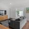 Whitewood Retreat - Modern Elegance, Serene Stay