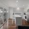 Whitewood Retreat - Modern Elegance, Serene Stay