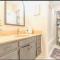 Spacious home close to everything in Memphis - Мемфис