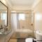 Spacious Family Apt in Glyfada - Афины