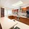 Spacious Family Apt in Glyfada - Афины