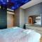 Stunning 2-Bed Apartment with Canal View - Dubaj