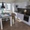 Schwimmendes Ferienhaus Antares One by Seeblick Ferien ORO, rundum Wasser, Sauna