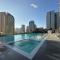 Sky High Comfort 1BR plus Study with City and Canal Views - Dubái