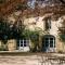 84B7 - Accommodation in a charming 18th century farmhouse - Althen-des-Paluds