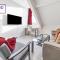 Newly Refurbished Everest Lodge Serviced Apartments for Contractors & Families, FREE WiFi & Netflix by REDWOOD STAYS