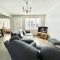 Large home with parking, shops, resturants lovely area wt parking and garden