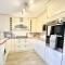 Large home with parking, shops, resturants lovely area wt parking and garden