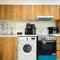 Chic 2BR Oasis Masdar City Escape - 阿布扎比