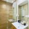 Chic 2BR Oasis Masdar City Escape - 阿布扎比