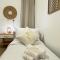 Chic 2BR Oasis Masdar City Escape - 阿布扎比
