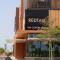 Chic 2BR Oasis Masdar City Escape - 阿布扎比