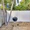 Shared Pool and Backyard Small and Cozy Guest House - Форт-Лодердейл