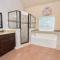 New 5 Star Luxury Home Sleeps 22 Near Airport