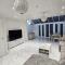 Luxury and stylish house or Apartment in Greenhithe - Available for booking as individual Room or as a Whole apartment - 11mins walk to Greenhithe Train Station, 7 mins drive to Bluewater shopping mall - Greenhithe
