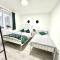 4B4B Entire House Sleeps 11 Driveway Parking near Coventry University and City Centre - 考文垂