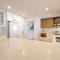 Cloud Nine, 18 Wynne Cres - heated pool, waterviews, beach