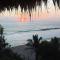 Punta Sur, Frente al mar y el Atardecer