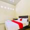 RedDoorz at Shine Guest House Tebing Tinggi