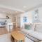 Hamptons on Heales - Classic Beach House Charm