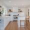 Hamptons on Heales - Classic Beach House Charm