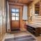 Charming Cabin With Wilderness Hot Tub