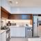 Cozy 2BR in Creek Edge Stunning Sea View - 2610 - Dubaj