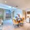Cozy 2BR in Creek Edge Stunning Sea View - 2610 - Dubaj