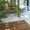 Guest suite-2 beds,private entry, bathroom & laundry