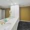 Beautiful 5BR 2BA DeSoto Holiday Home with Pool
