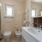 Lauschiges Apartment mit 60m2 Pool, Babybett, Waschmaschine, Grillbereich - nur 800 Meter zum Strand - Poreč